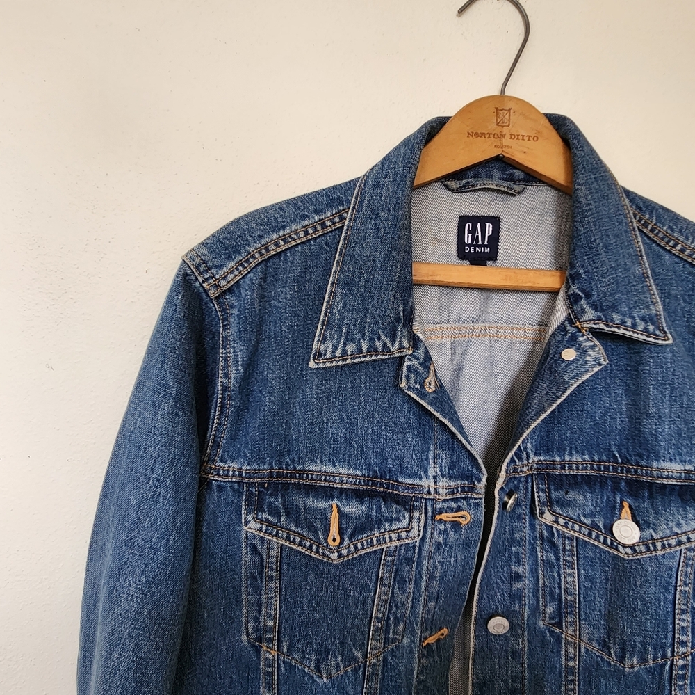 Gap Denim Jacket Size XS Women's Oversized Boyfriend Fit - Picture 2 of 5